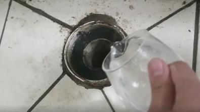 下水道堵塞属于物业管理范围吗「下水道堵了楼下死活不让修如何处理」