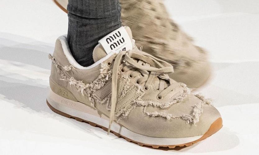 Miu Miu x New Balance 574谍照以及发售时间曝光